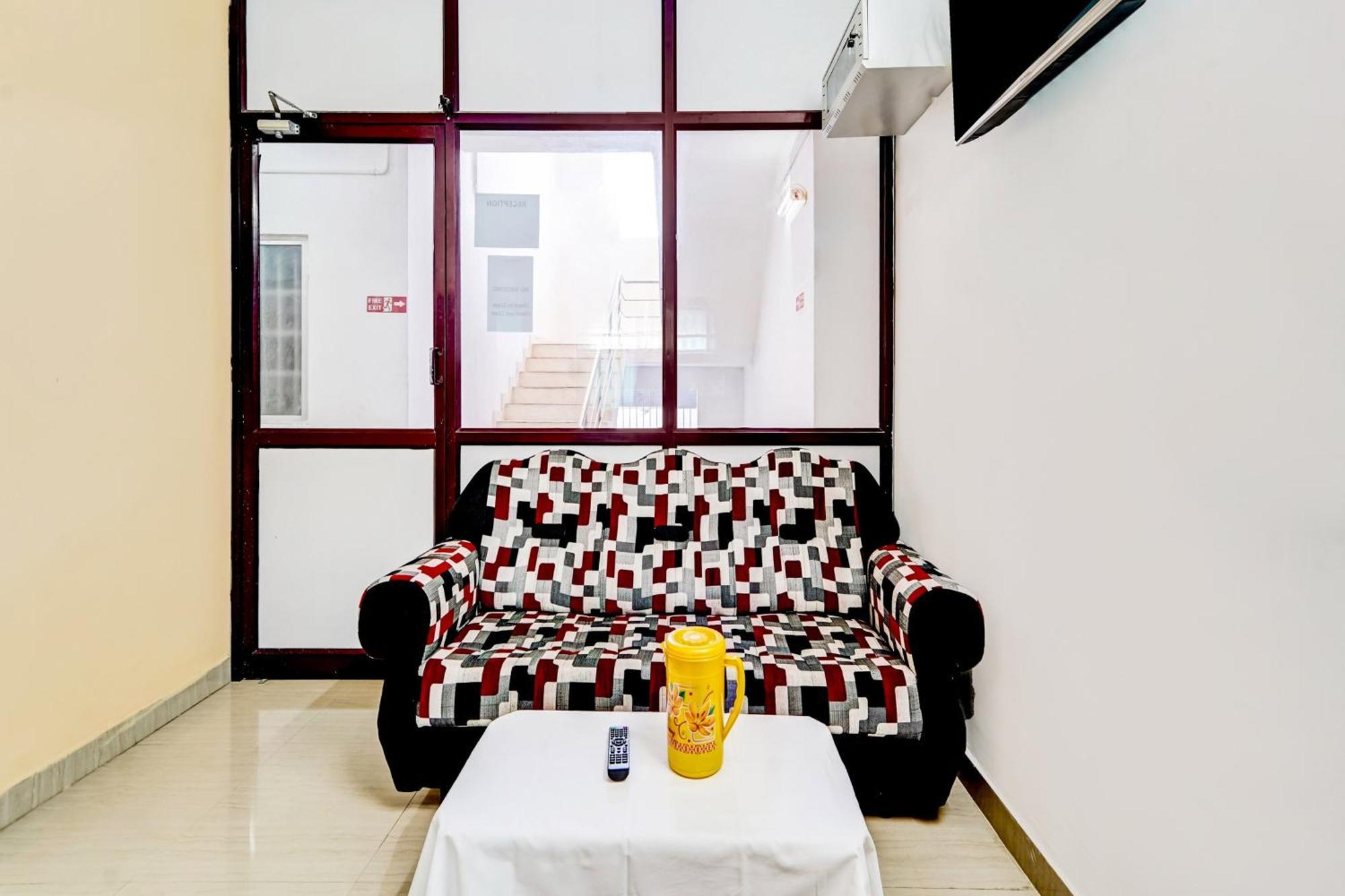 Super Hotel O Okkilipalayam Coimbatore Buitenkant foto