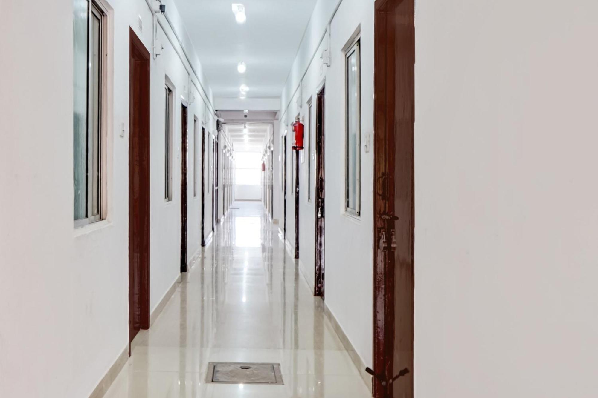 Super Hotel O Okkilipalayam Coimbatore Buitenkant foto