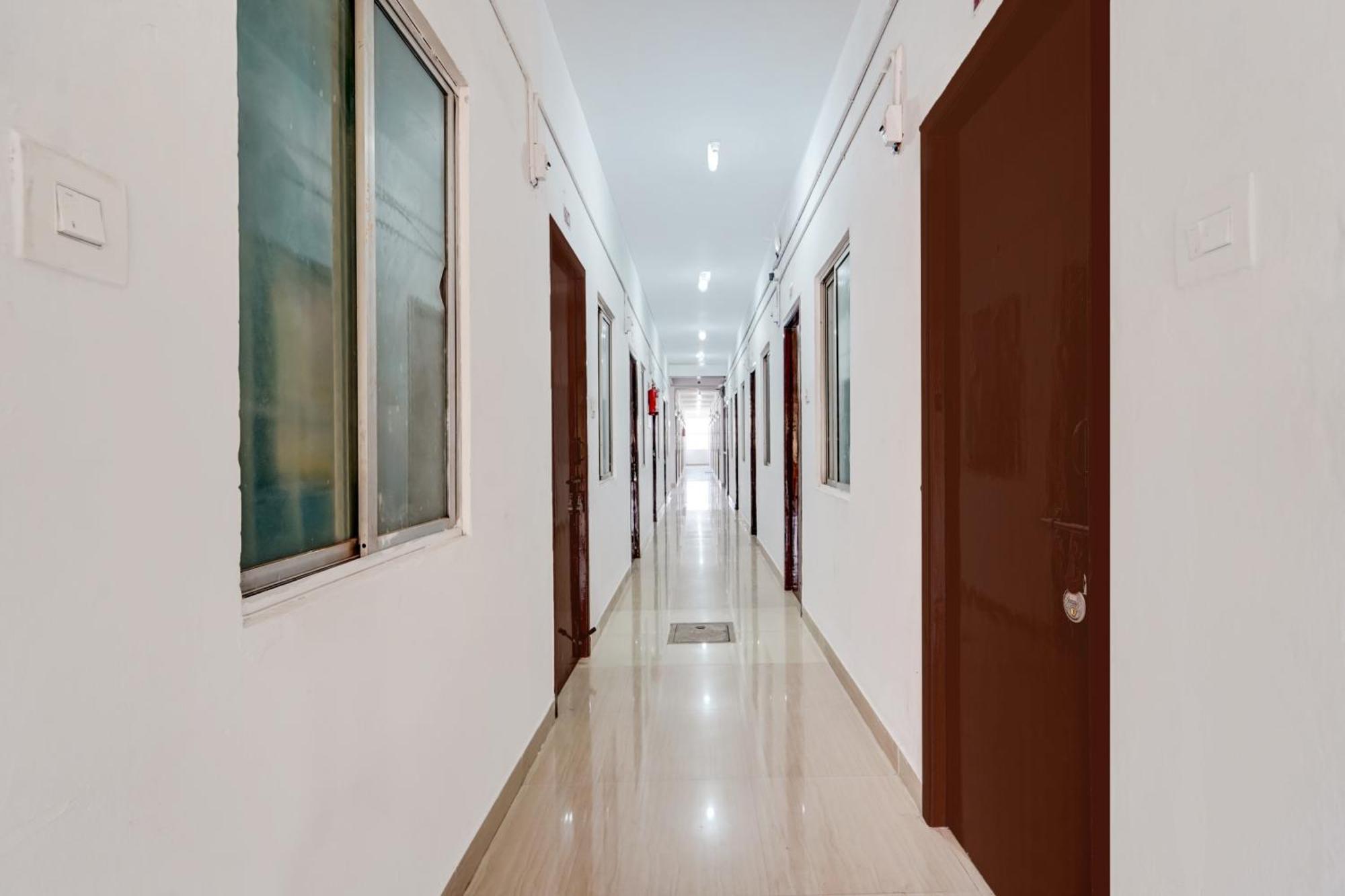 Super Hotel O Okkilipalayam Coimbatore Buitenkant foto